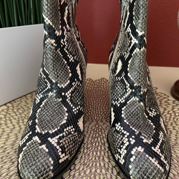 Nine West Niomi Snakeskin Ankle Booties ✨Like New✨ - Picture 6 of 8
